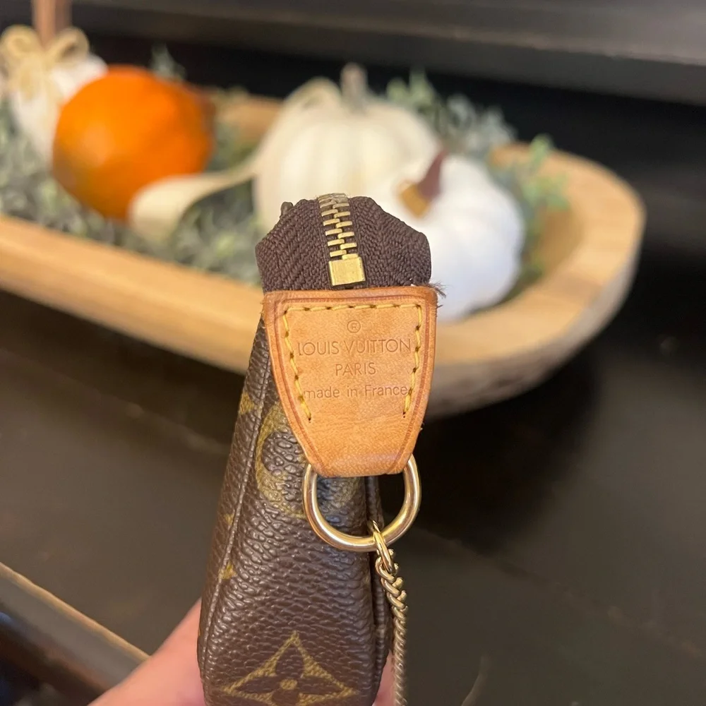 Louis Vuitton Monogram Mini Pochette - Picture 2 of 6